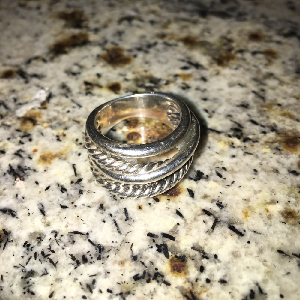 Authentic DAVID Yurman cross over ring size 7